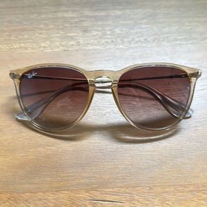 Ray-Ban Erika Holiday Exclusive